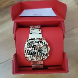 Wacth diésel en color dorado por $250.00 - Imagen 1 de 5
