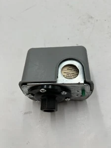 Telemecanique Pumptrol Water Pump Pressure Switch 9013FRG22J22Q8, 65013-606-01 - Picture 1 of 12