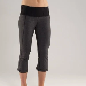 Lululemon Tadasana Slit Crop in Heathered Black / Black Leggings Yoga Stretch 6 - Picture 1 of 10