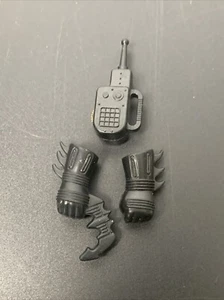 DE COLECCIÓN KENNER BATMAN 1990 2 GUANTES MANO GUANTE RADIO CAMBIO RÁPIDO PIEZAS - Imagen 1 de 2