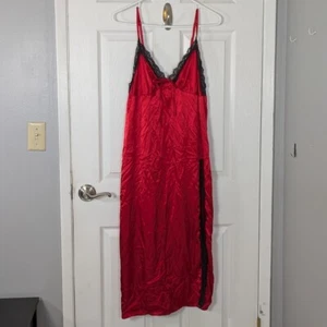 Rotes Satin Spitzenbesatz Schlitz vorne Slip Kleid Dessous Nachthemd Größe 1XL - Bild 1 von 6