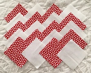 200 - 4 Zoll SPARKLE HEARTS Quilt Stoff Quadrate Valentinstag rot Glitzer Herz Kit - Bild 1 von 8