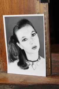 Vintage 1979 Pin Up Model Sexy Lady Photo 3-1/2" x 5" - Picture 1 of 1