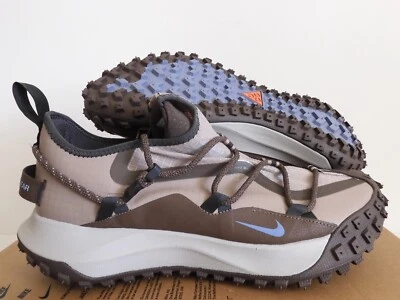 NIKE ACG MOUNTAIN FLY LOW SE IRONSTONE-MALT-LIGHT IRON ORE SZ 10.5 [DQ1979-001] - Image 1 of 4