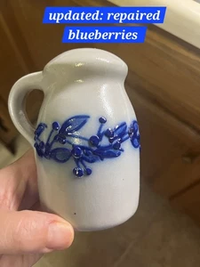 Salmon Falls Steinzeug Heidelbeerrebe Salzglasur Salz- oder Pfefferstreuer signiert - Bild 1 von 6