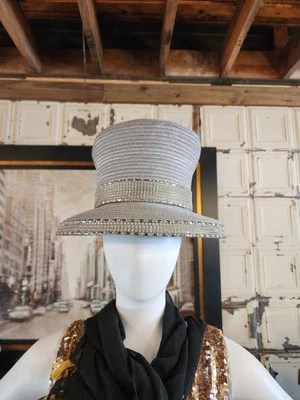 Sombrero de iglesia Shellie McDowell plateado con bandas de piedra caliza Foto 1 de 4
