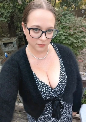 Fluffy Fuzzy (Look up Kate Upton Carl's Jr) 性感安哥拉香蕉共和国毛衣 — 第 1/4 张图片