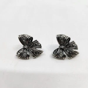 Avon Marcasite Bow Post Earrings Silver Tone Black Background Ribbon Pre-owned - Imagen 1 de 2