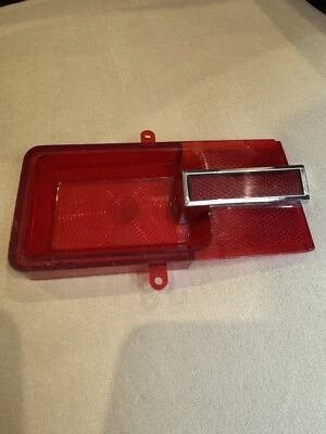 Dodge Polara 330 440 880 1963 puerta trasera izquierda lente de luz 2422710 OEM Foto 1 de 4