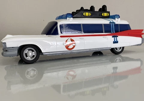 Hasbro Ghostbusters Classic 1984 Ecto-1 Vehicle Model Brand New In Hand Cover