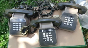 Lot 3 téléphones Socotel S63 à touches 1981 et 1984 VINTAGE Marron et Vert - Zdjęcie 1 z 6