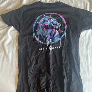 Herren Medium Ice Dragon Mortal Kombat T-Shirt - Bild 1 von 2