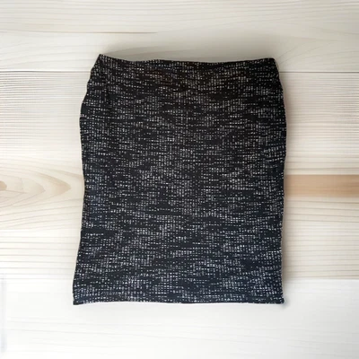 Ladies F&F Black White flecked  Skirt Stretch Winter Warm Size 18 Ex Cond - Image 1 of 3