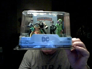 DC COMICS HEROWORLD SERIES 8 COLLECTIBLE FIGURES BIRTHDAY CHRISTMAS KIDS TOY - Picture 1 of 1