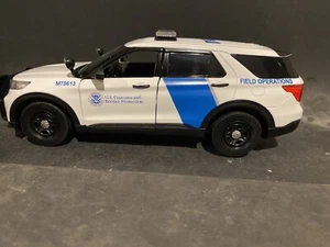 US CUSTOMS AND BORDER PROTECTION CBP 1/24 Scale 2022 Ford Explorer - Picture 1 of 4