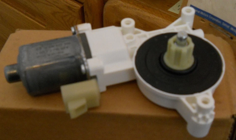 NOS 1999-2007 Chevrolet GMC Truck LH Power Window Motor - Image 1 of 1