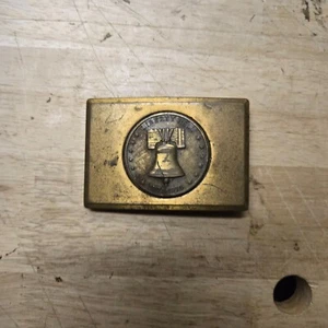 LIBERTY BELL 1776-1976 Medalla Bicentenario Estilo Moneda Hebilla de Cinturón Conmemorativa - Imagen 1 de 2