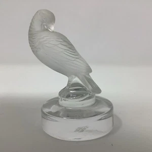 Presse-papier signé LALIQUE oiseau en cristal tète dans les plumes - Picture 1 of 9