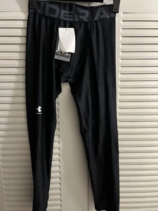 Under Armour Boys Size YM Youth Medium 3/4 Leggings Black Fitted Heatgear Pants - Picture 1 of 4