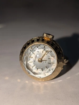 [Exc+5] Vintage Seiko 11-0290 Cut Glass Gold Hand Winding Women's Ring Watch  - Image 1 of 4
