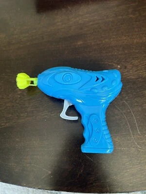 Manual trigger blue bubble blower gun - Image 1 of 2