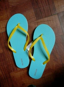 OLD NAVY KID GIRL MINT GREEN & YELLOW FLIP FLOPS THONG SANDALS SIZE 5/6 - Picture 1 of 3