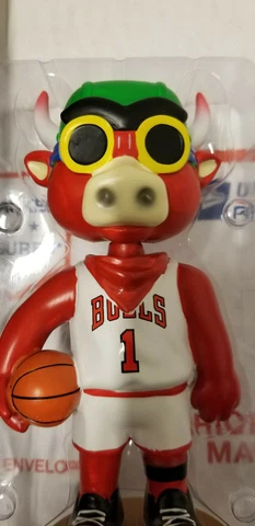 Chicago Bulls - *_* Benny-the-Bull "Hebru Brantley" Bobblehead *-* _ ** NEW!!! Cover