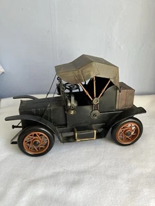 Vintage Repro eines antiken Spielzeugautos. Blech und Kunststoff. Realistische Details. Räder drehen sich gut - Bild 1 von 9