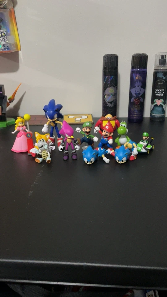 Lote de juguetes/figuras de Sonic y Mario Foto 1 de 4