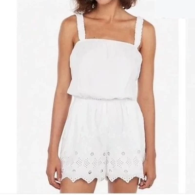 Macacão Express branco floral ilhós acabamento em renda sem mangas XS - Imagem 1 de 4