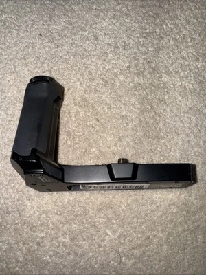 Olympus HLD-8G Grip for OM-D E-M5 Mark II - Black In Excellent Condition (101) - Image 1 of 4