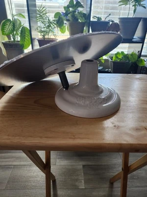 DE COLECCIÓN AETCO Soporte Giratorio para Decoración de Pasteles, Base Superior de Hierro Fundido de Aluminio de 12" Foto 1 de 4