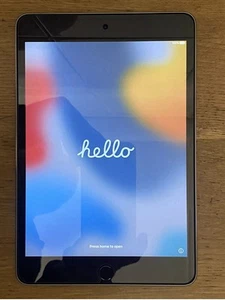 Apple iPad Mini 4 128GB Wi-Fi 7.9in Space Grey with Bluetooth Keyboard & Extras - Picture 1 of 11