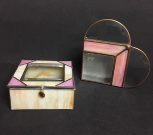 Set porta tovaglioli vintage in vetro colorato rosa e bigiotteria smussata specchio gioielli - Foto 1 di 11