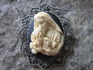 2 IN 1 VIRGIN MARY & BABY JESUS CAMEO BROOCH/PIN/PENDANT - CHRISTMAS - RELIGIOUS