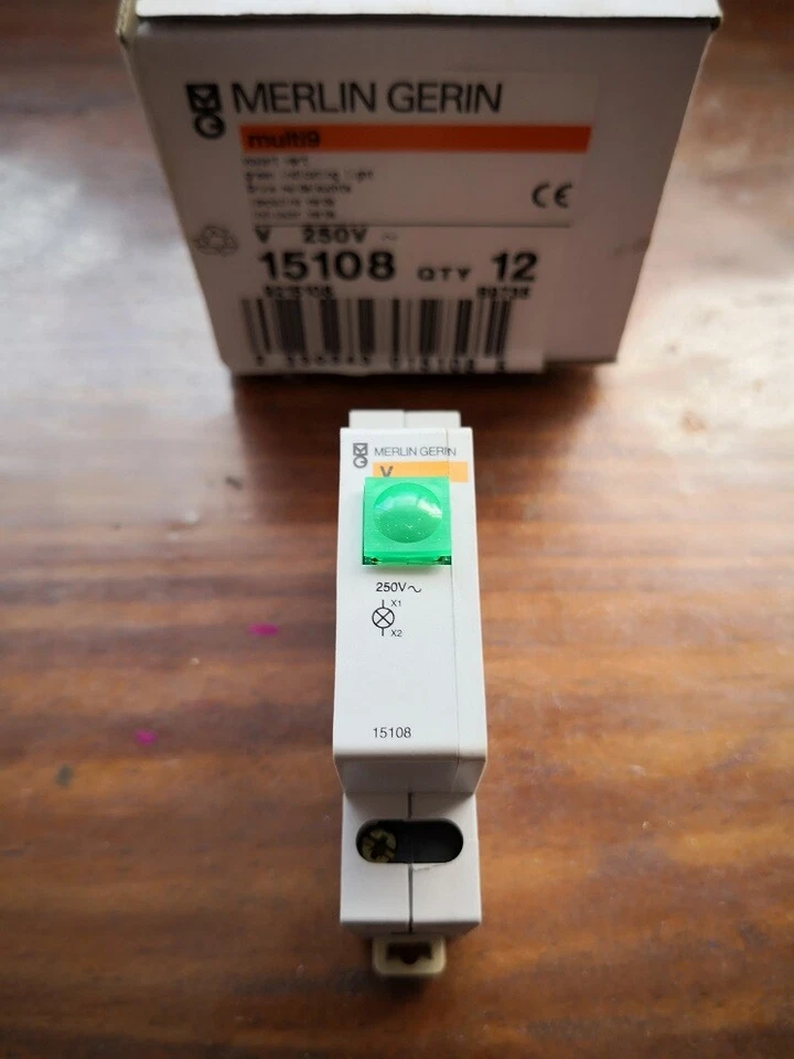 Merlin Gerin Interruttore di Circuito Verde 250V art. 15108. Introvabile e raro - Immagine 1 di 1