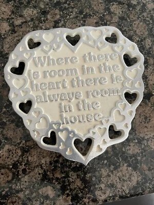 Home Room in the Heart Wilton Trivet Corações Leves Decorativos - Imagem 1 de 3