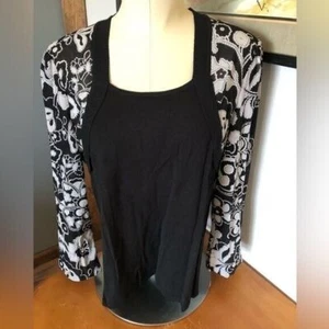 Blusa blanca y negra Investments nueva con etiquetas - Imagen 1 de 13