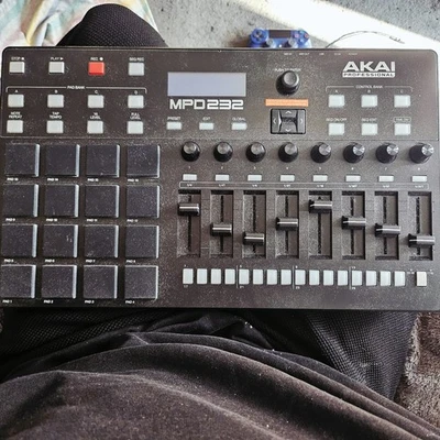 Akai Professional MPD218 MIDI-Pad Controller, 16 MPC Pads - Bild 1 von 2
