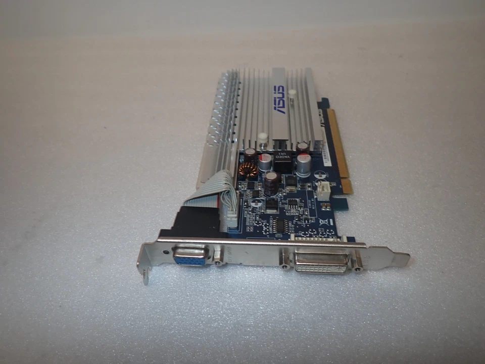 ASUS NVIDIA GeForce 8400 GS (EN8400GS SILENT/P/512M/A) 512MB DDR2 SDRAM PCI - Image 1 of 1