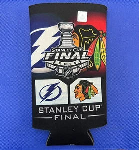 2015 Stanley Cup Tampa Bay Lightning Chicago Blackhawks Big Can Koozie con licenza - Foto 1 di 3