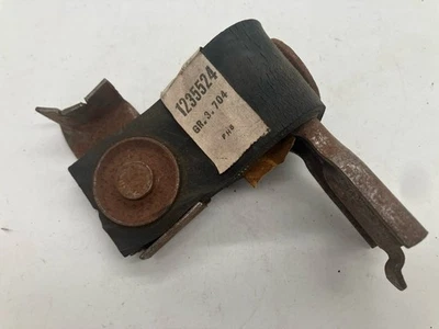 Colgador de tubo trasero derecho Chevrolet Oldsmobile 71-72 1235524 Foto 1 de 3