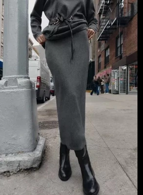 NUEVO CON ETIQUETAS Falda Lápiz Zara Midi Para Mujer Talla Pequeña Gris Oscuro Elastizada Informal Chic Tejida Foto 1 de 4