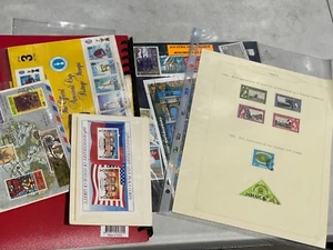 CMMY9) Balance of Estate Lot. Miscellany from many countries in albums, binders, - Picture 1 of 21