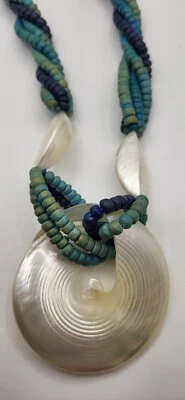 Collar Boho Madreperla Grande Concha Madera Torcida Cuentas Azules Declaración Foto 1 de 4