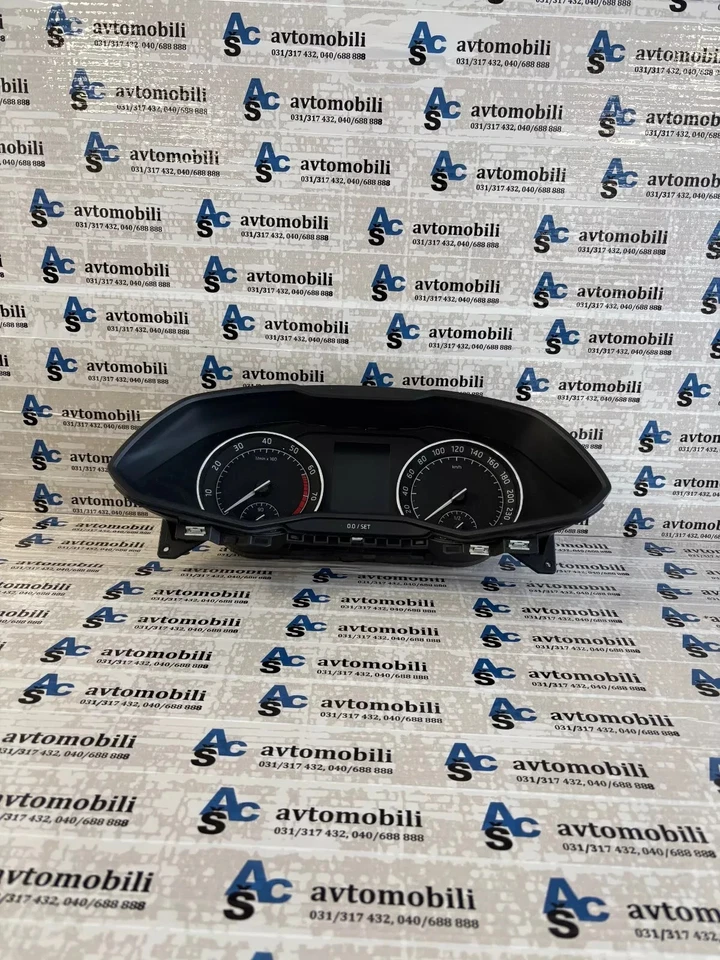 Cuadro de instrumentos velocímetro 3V0920750A Skoda Superb B8 2.0 Foto 1 de 4
