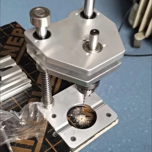 1Pz Maschera Guida Trapano Portatile di Precisione, Localizzatore Punzoni Regolabile Lavorazione Legno - Foto 1 di 8