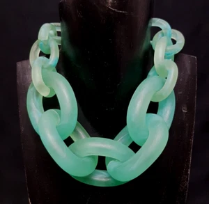 VANDA JACINTHO BRAZILLIAN DESIGNER LIME GREEN RESIN CHUNKY CHAIN CHOKER NECLACE - Picture 1 of 8