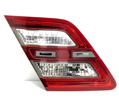 Luz trasera interior montada en el conductor izquierdo Ford Taurus 2013-2019 OEM DG13-15B503-AN Foto 1 de 4