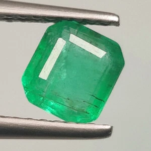 0.81 CT - Natural Zambian Emerald Good Luster Gem Square Octagon- 7545 - Picture 1 of 2